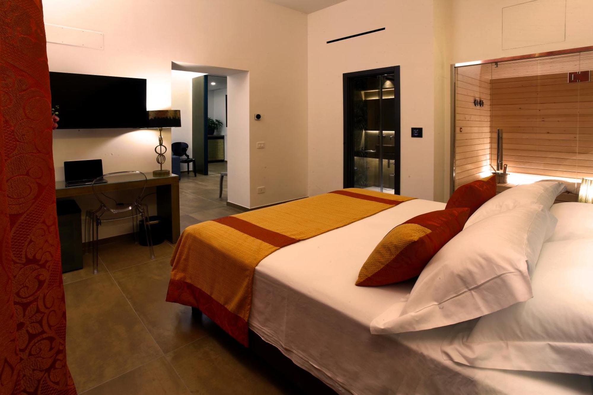 Suite with Sauna,1507225990:JPEG
